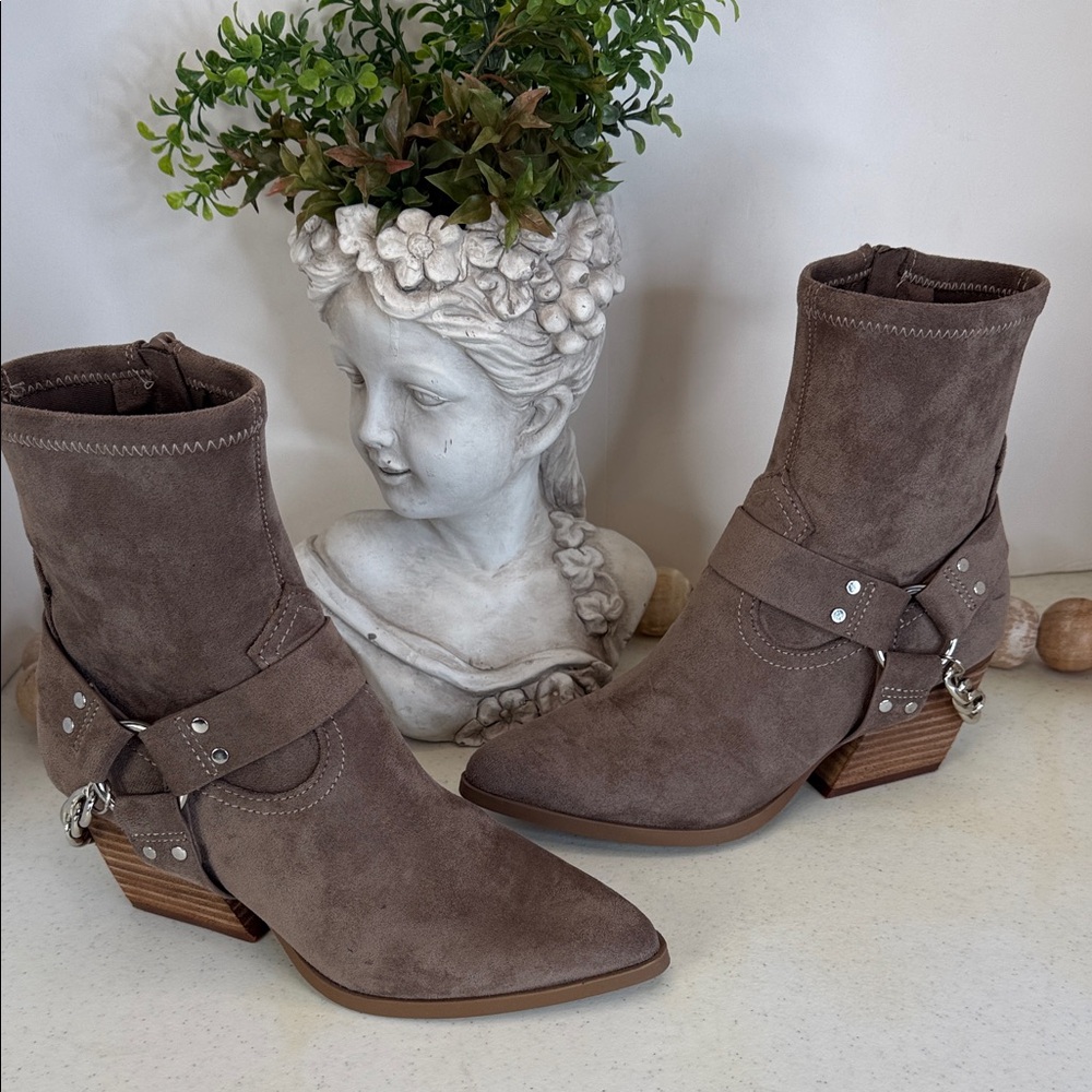 DOLCE VITA
Dv By Keeler Moto Harness Boot In Truffle Sz 6 (NWOB)
